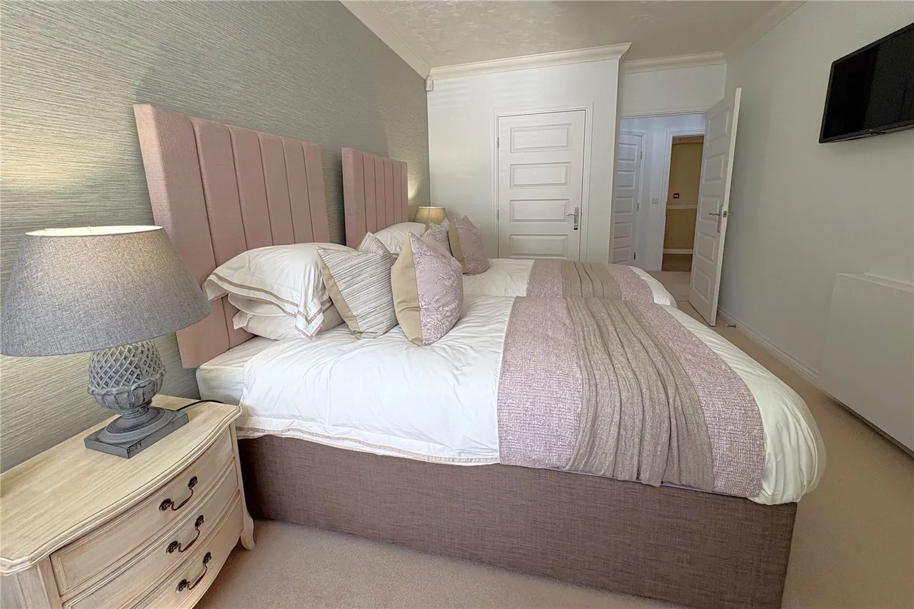 Thorpe Road, Staines-upon-Thames, TW18, photo 9