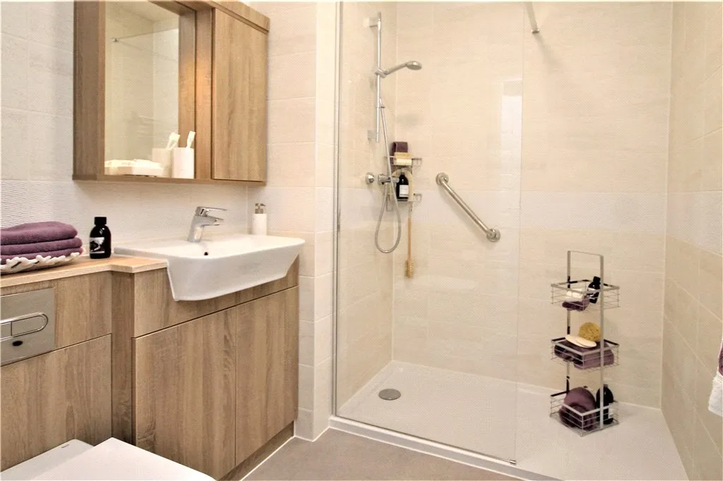 Thorpe Road, Staines-upon-Thames, TW18, photo 11