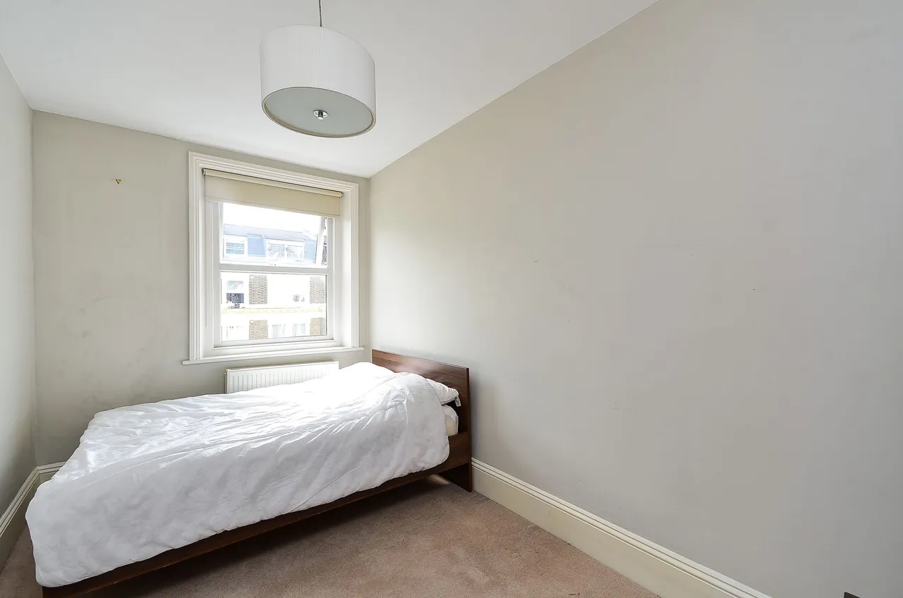 Flat 4, 42 Penywern Road, London, photo 8