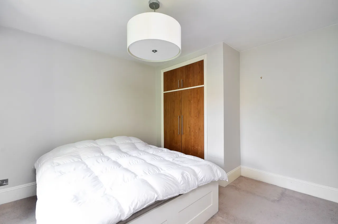 Flat 4, 42 Penywern Road, London, photo 6