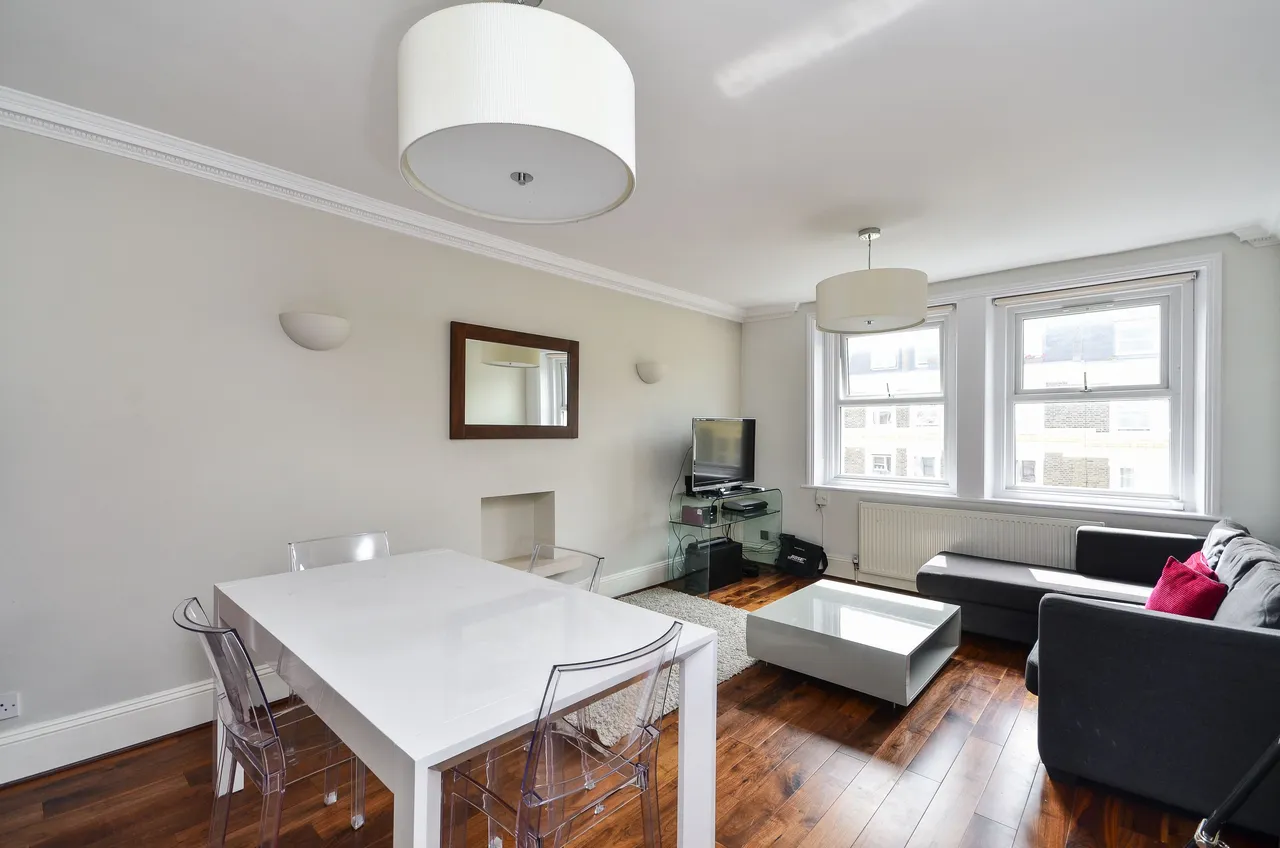Flat 4, 42 Penywern Road, London, photo 2