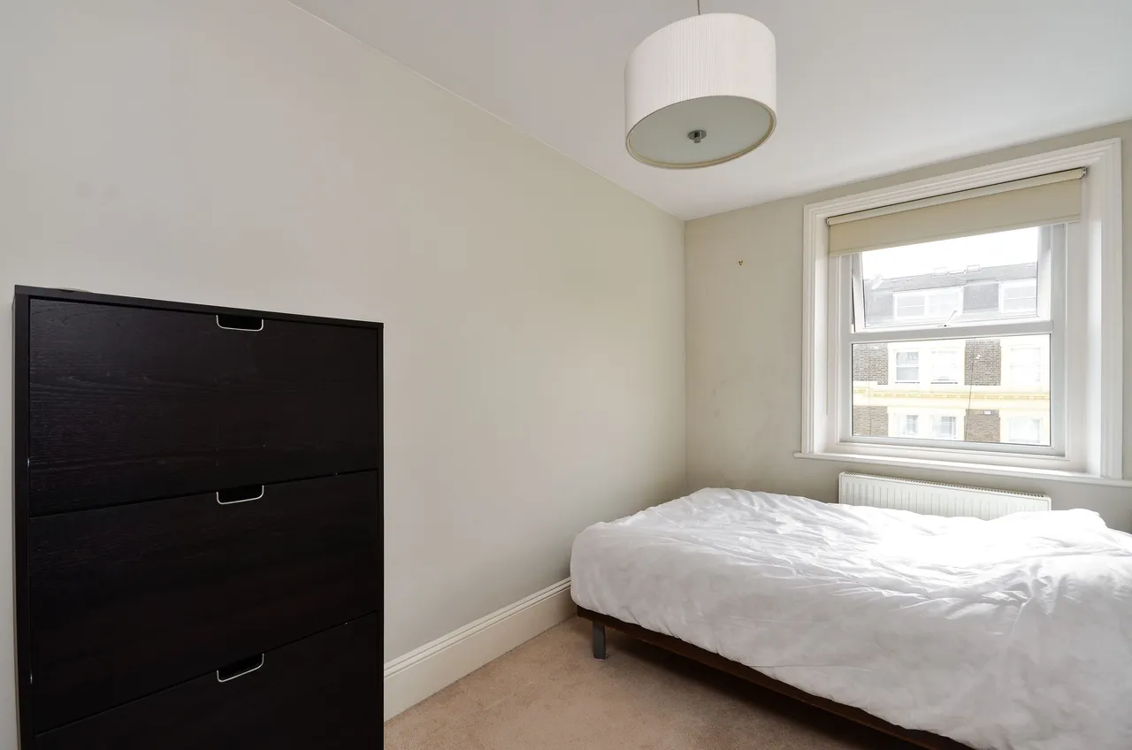 Flat 4, 42 Penywern Road, London, photo 9