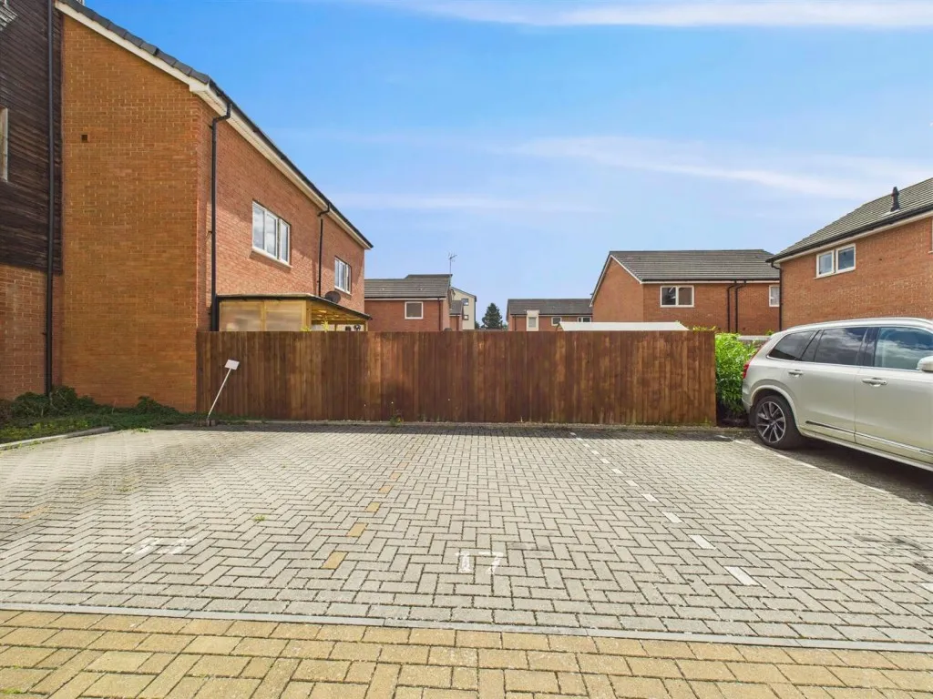 Quercetum Close, Aylesbury, photo 9