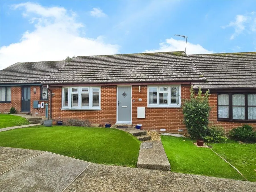 2 bed house for sale, Coles Close, Freshwater, PO40