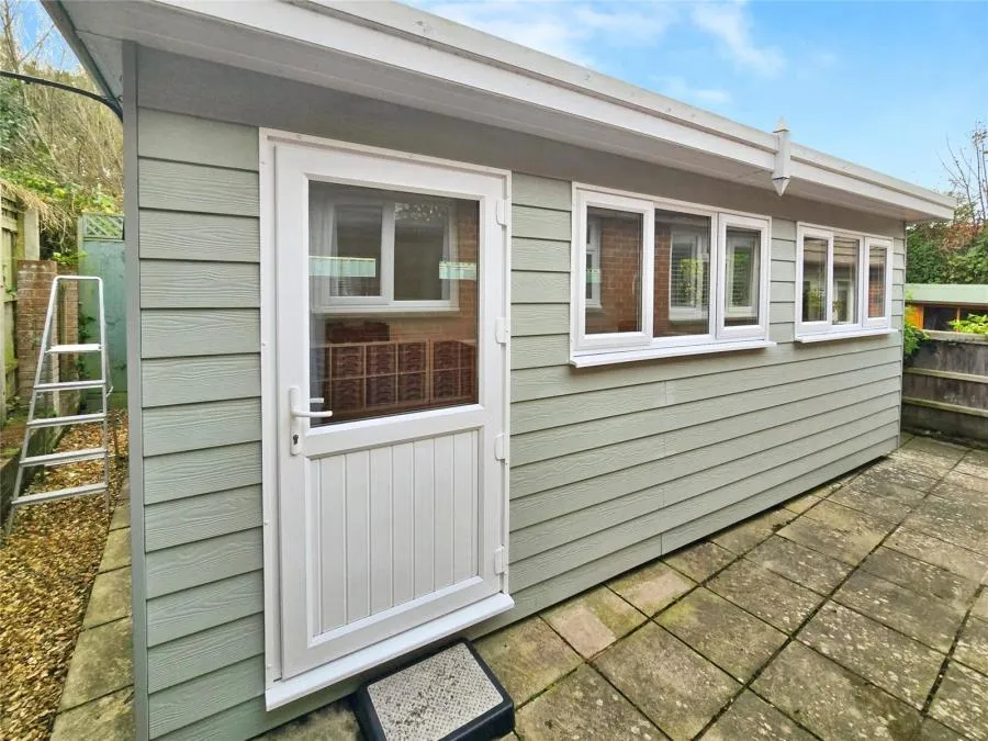 Coles Close, Freshwater, PO40, photo 10