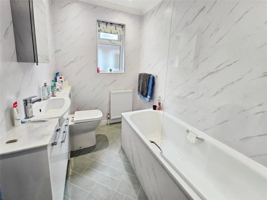 Coles Close, Freshwater, PO40, photo 8