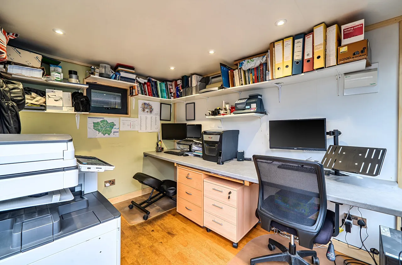 Cottimore Lane, Walton-On-Thames, KT12, photo 16