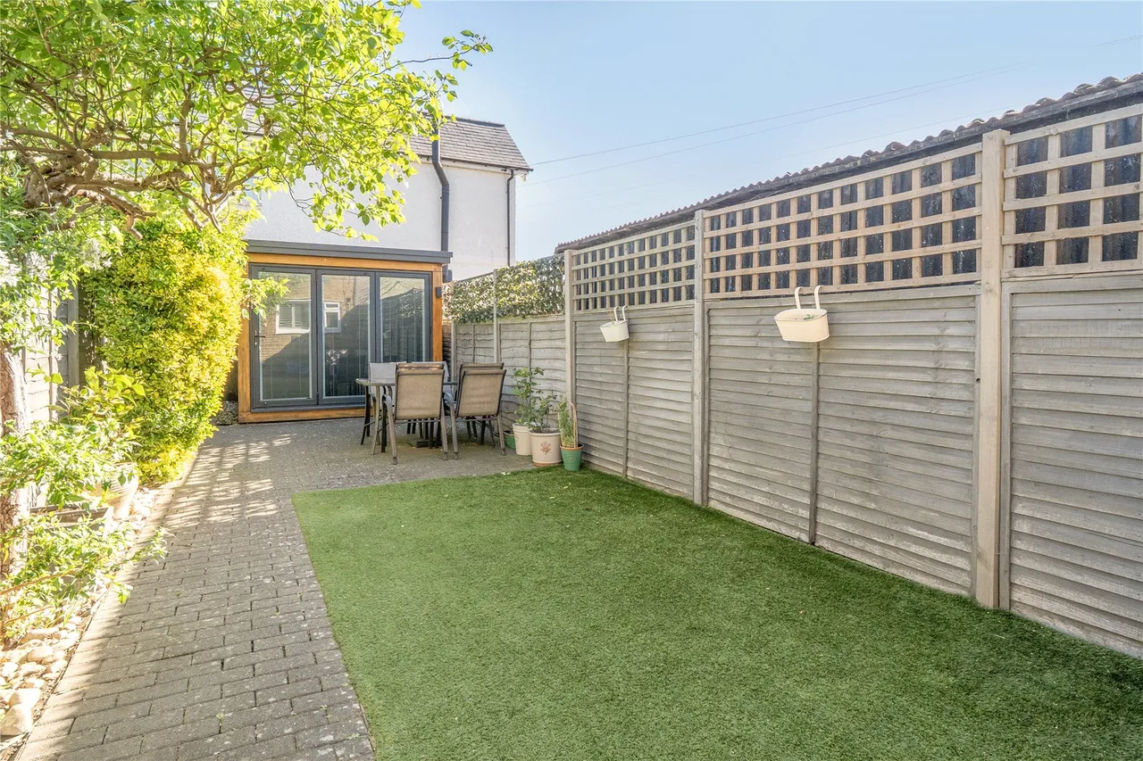 Cottimore Lane, Walton-On-Thames, KT12, photo 19