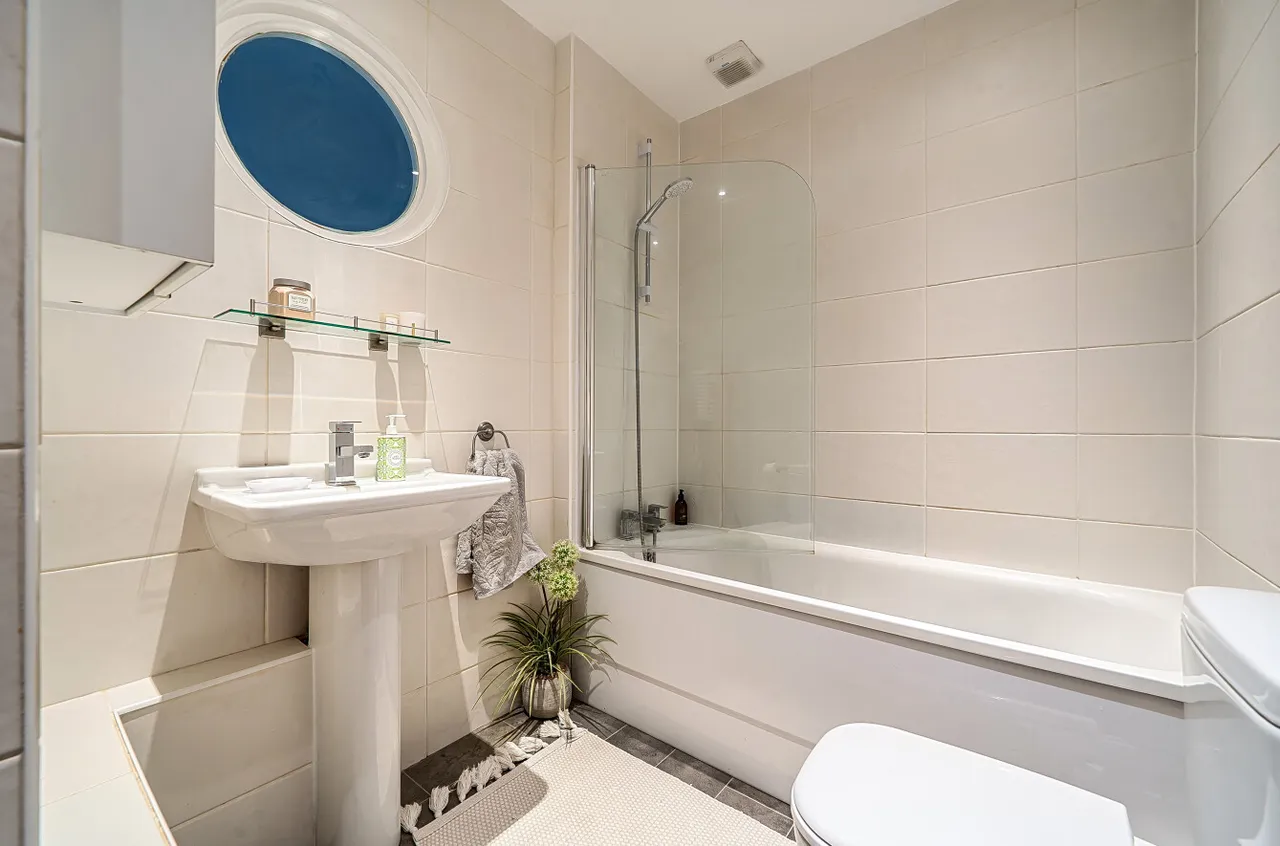 Cottimore Lane, Walton-On-Thames, KT12, photo 8