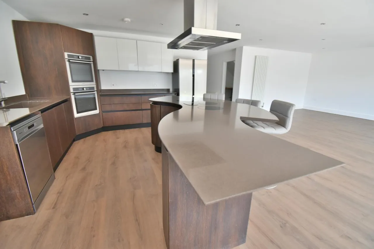 New Road, BH22, photo 3