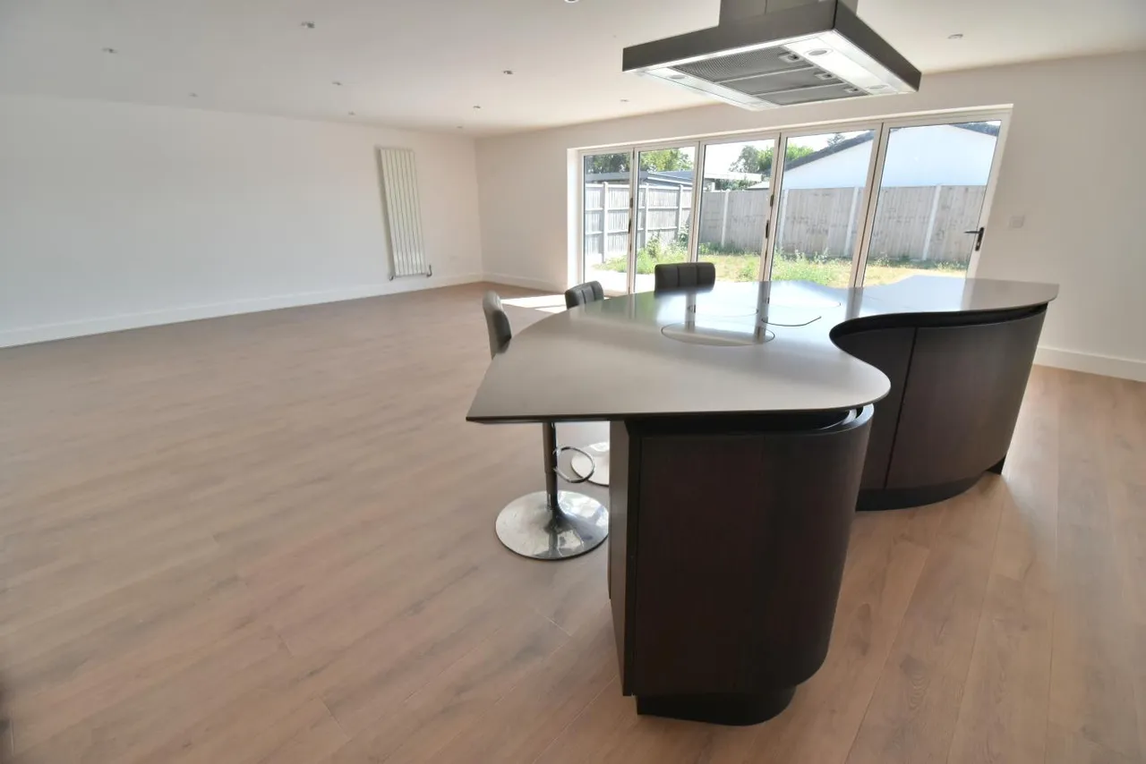 New Road, BH22, photo 5