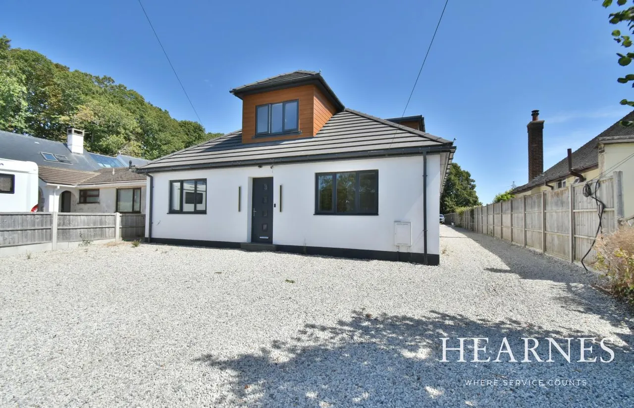 5 bed house for sale, New Road, BH22