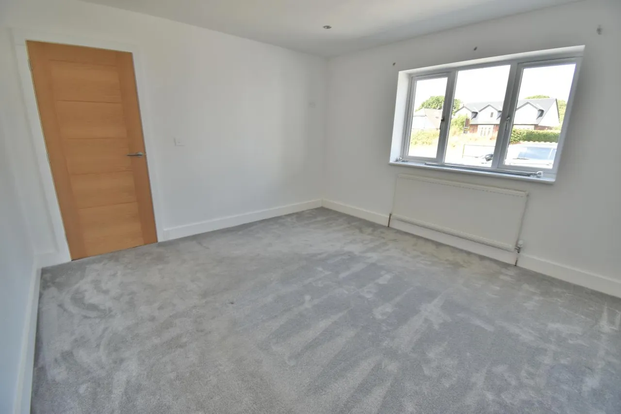 New Road, BH22, photo 9