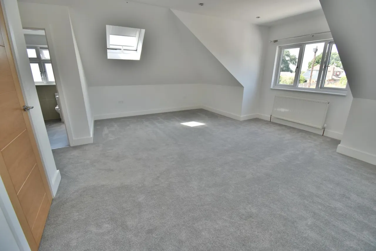 New Road, BH22, photo 15