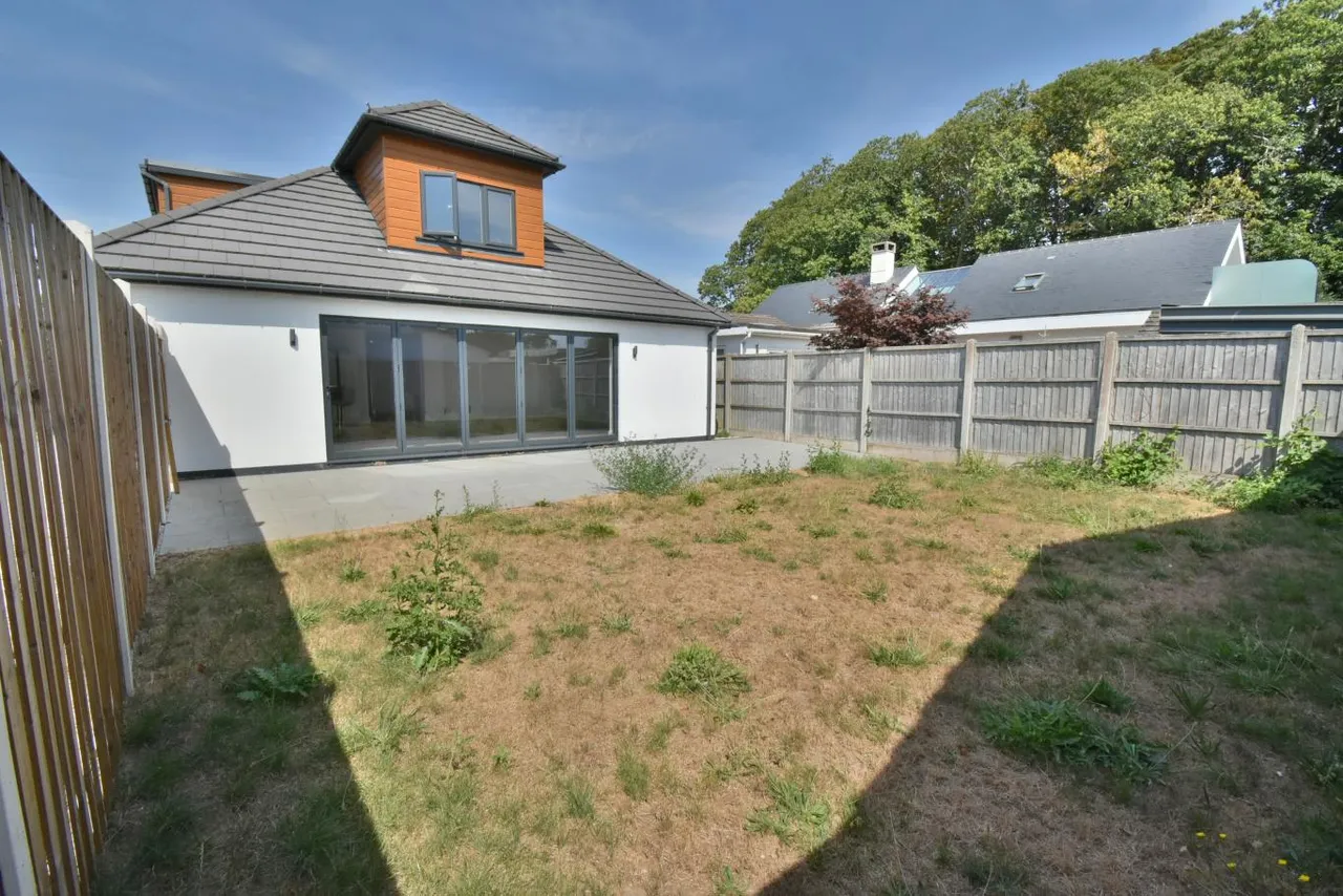 New Road, BH22, photo 19