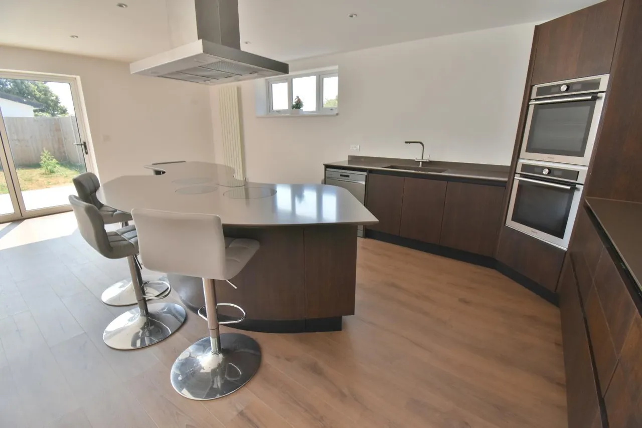New Road, BH22, photo 2