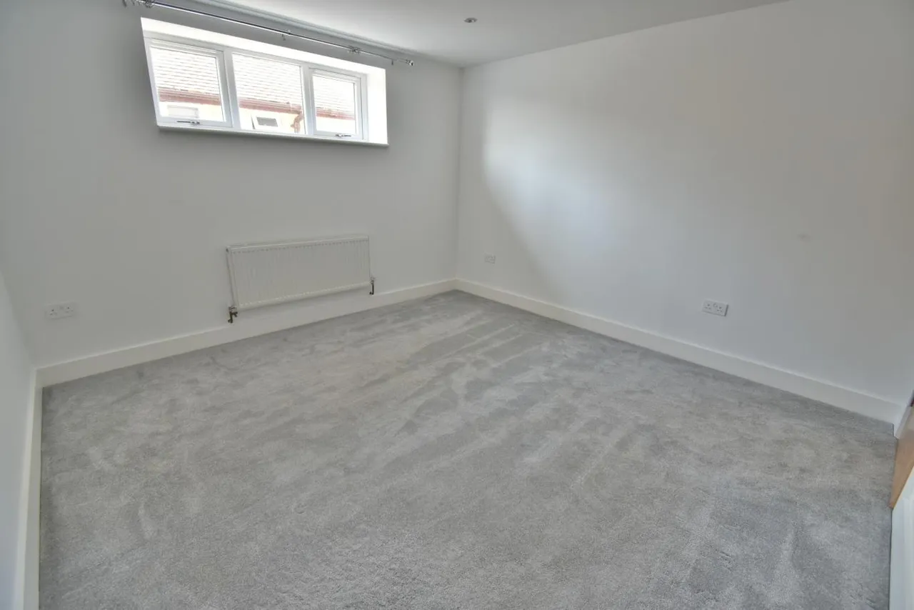 New Road, BH22, photo 10