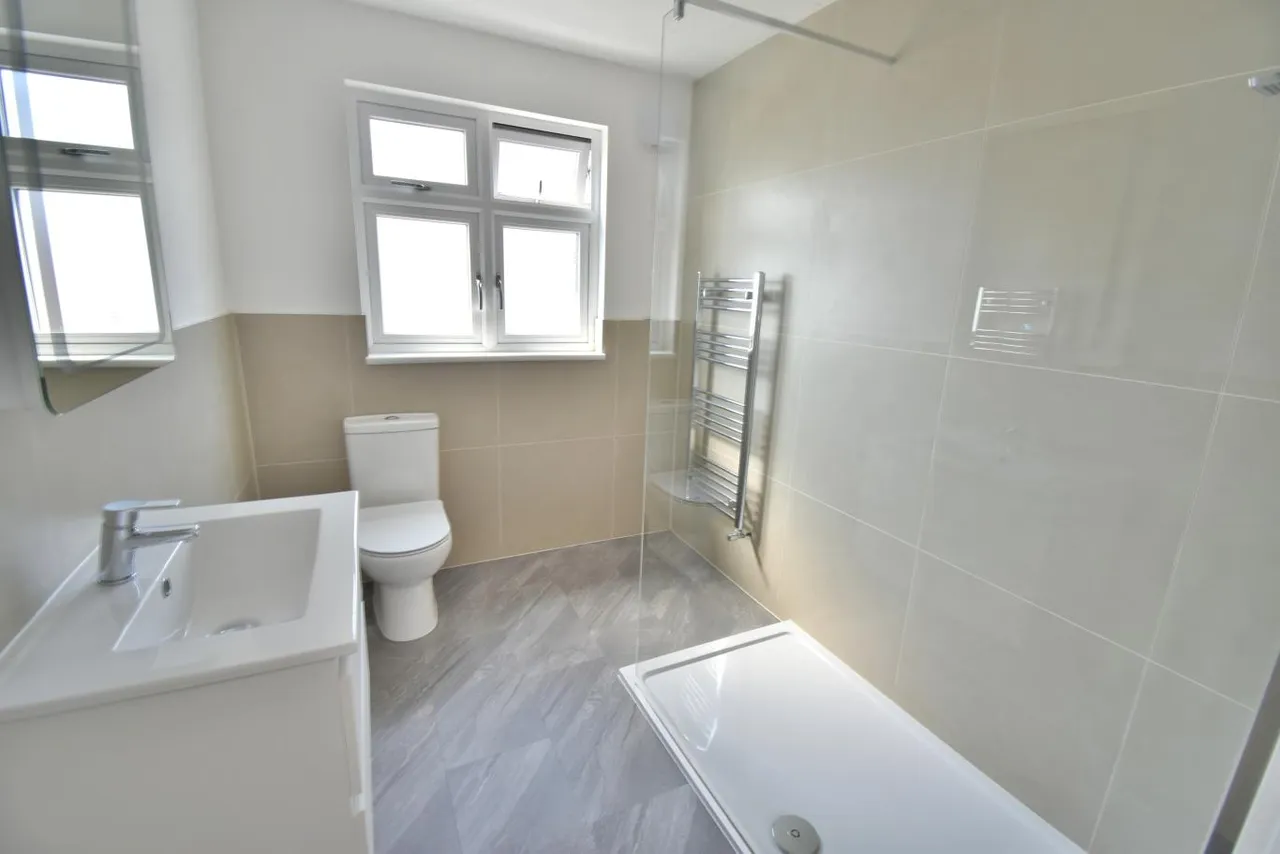 New Road, BH22, photo 18