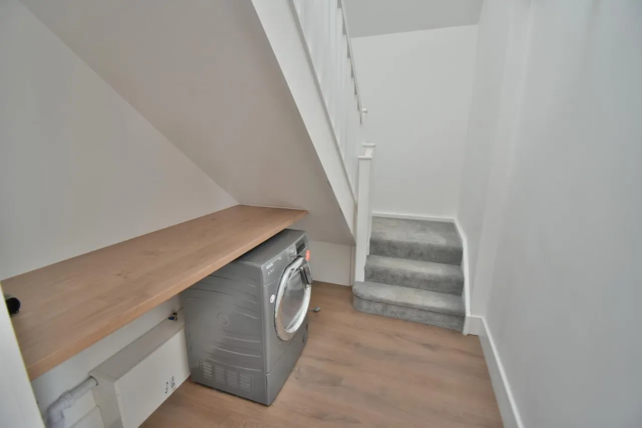 New Road, BH22, photo 12