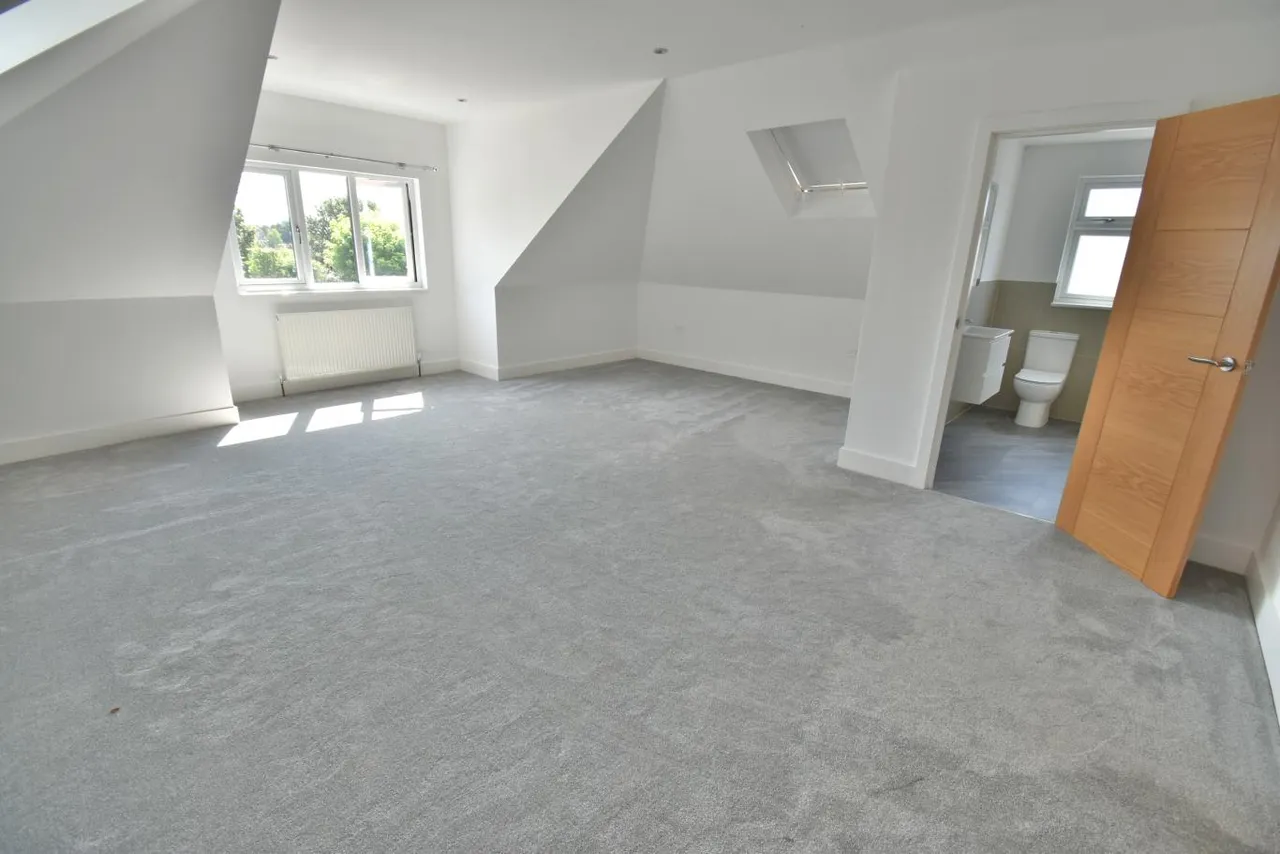 New Road, BH22, photo 16