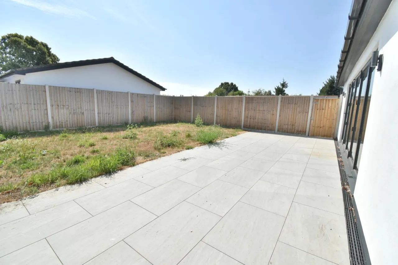 New Road, BH22, photo 23