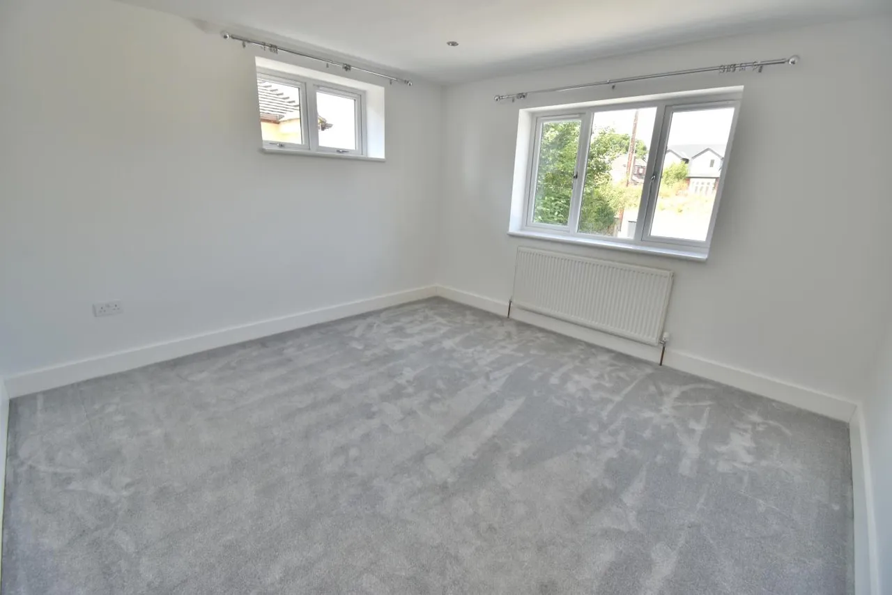 New Road, BH22, photo 8