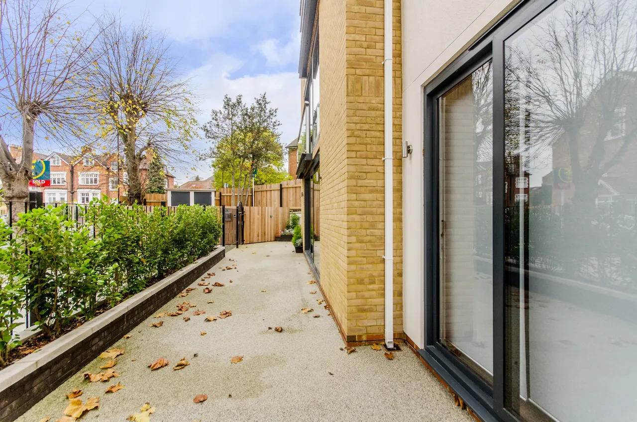 Flat 1 Waterlily House, Leopold Road, London, photo 10