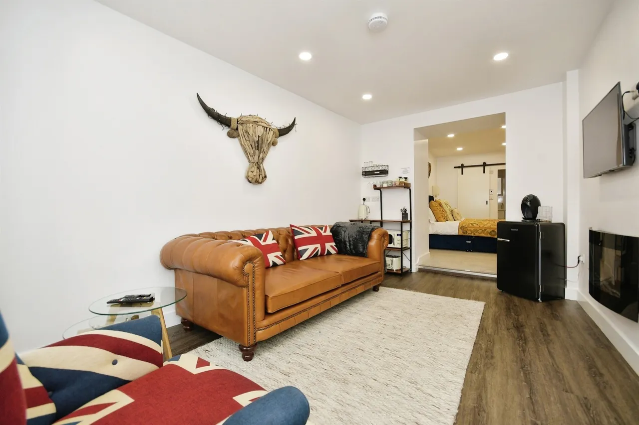 Commercial Road, Tideswell, SK17, photo 5