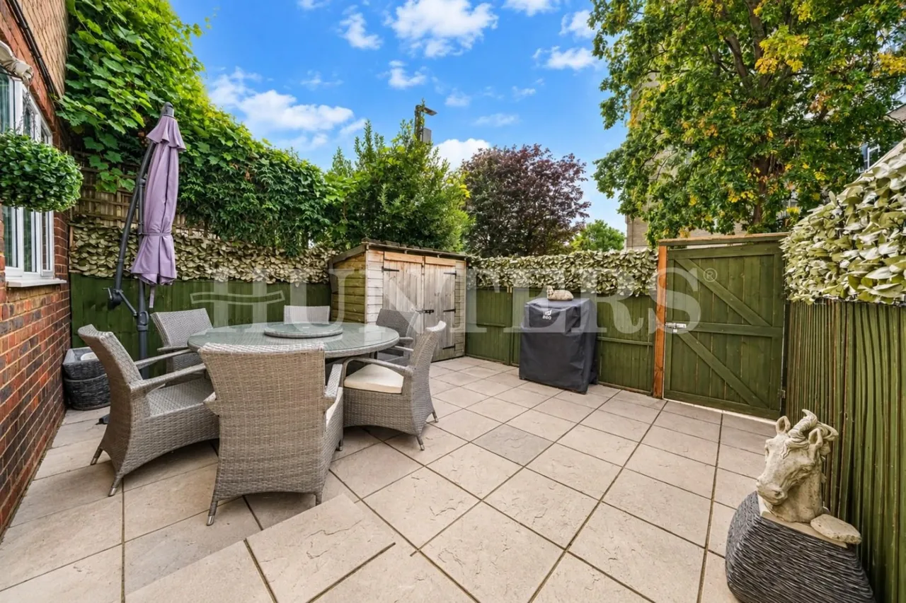 3 bed flat for sale, Hale Gardens, London, N17