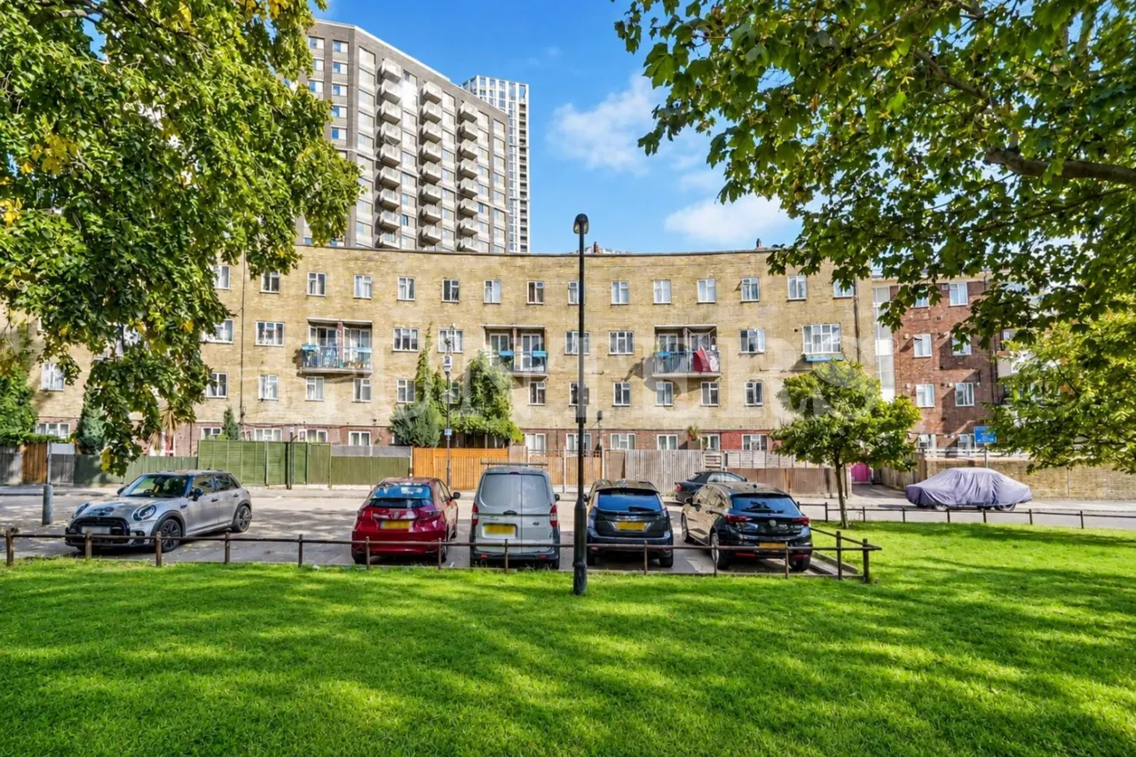 Hale Gardens, London, N17, photo 16