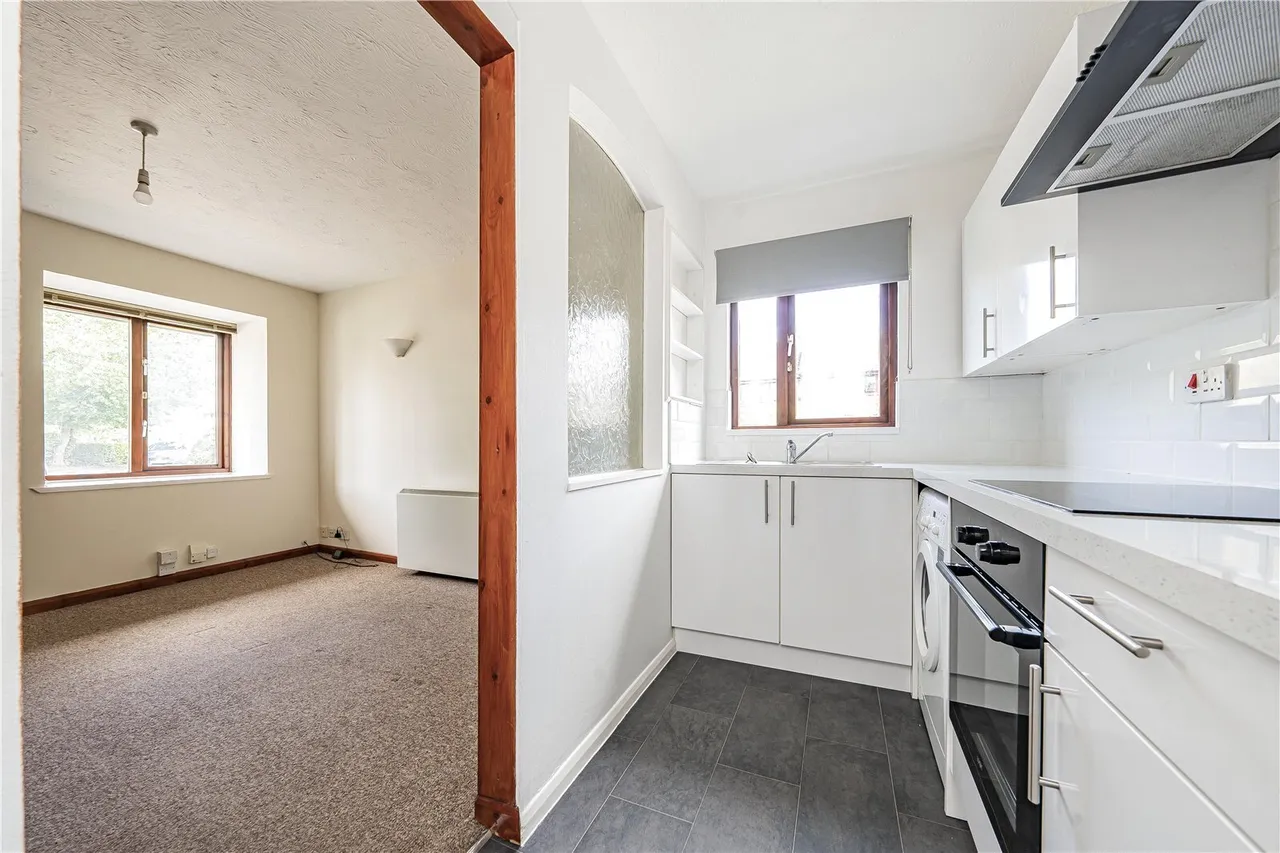 Hawthorne Crescent, West Drayton, UB7, photo 12