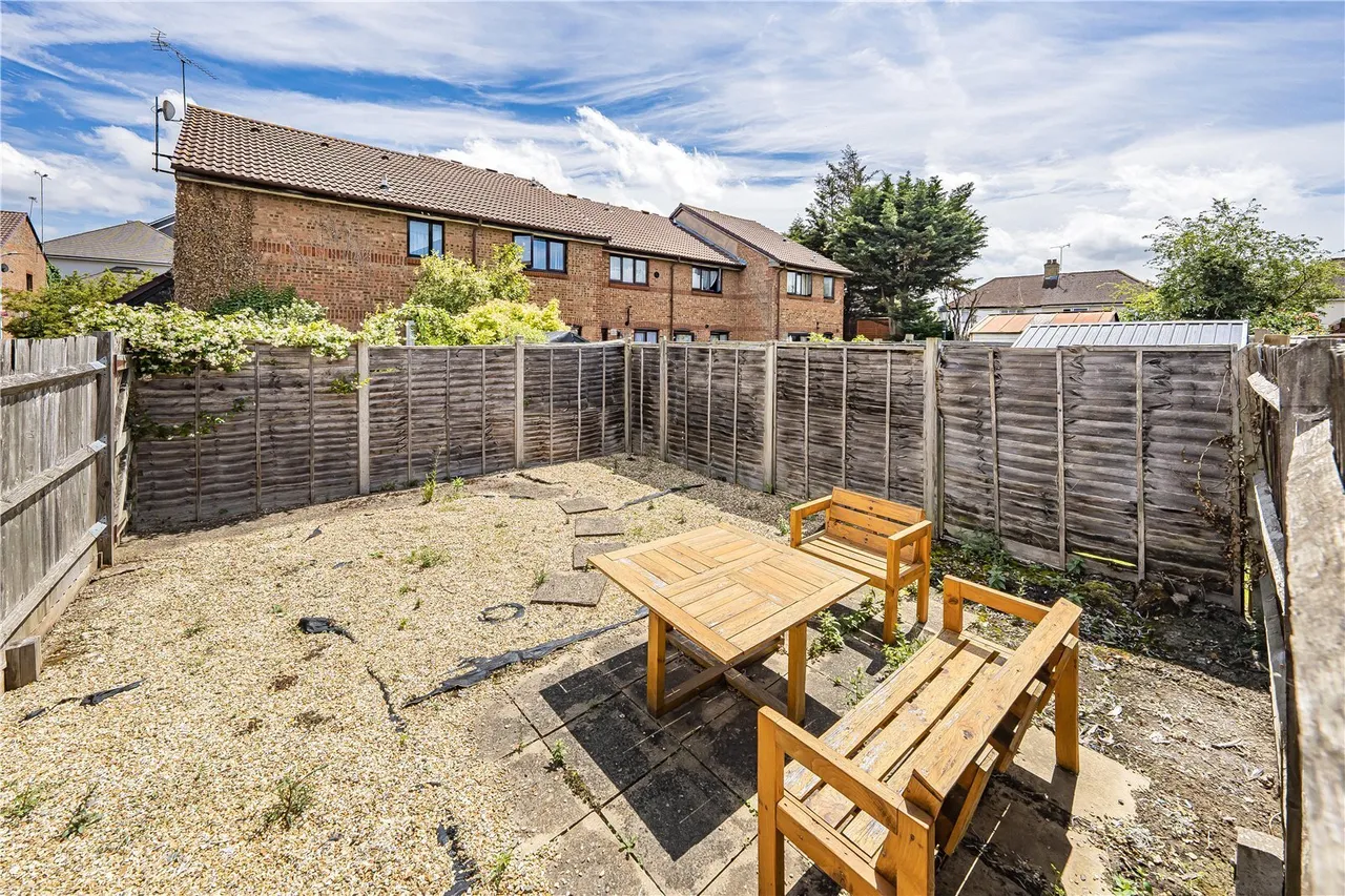 Hawthorne Crescent, West Drayton, UB7, photo 2
