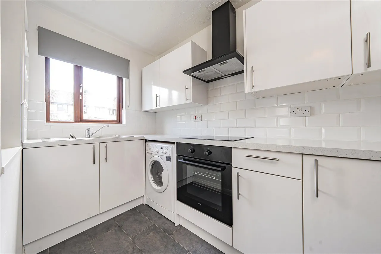 Hawthorne Crescent, West Drayton, UB7, photo 3