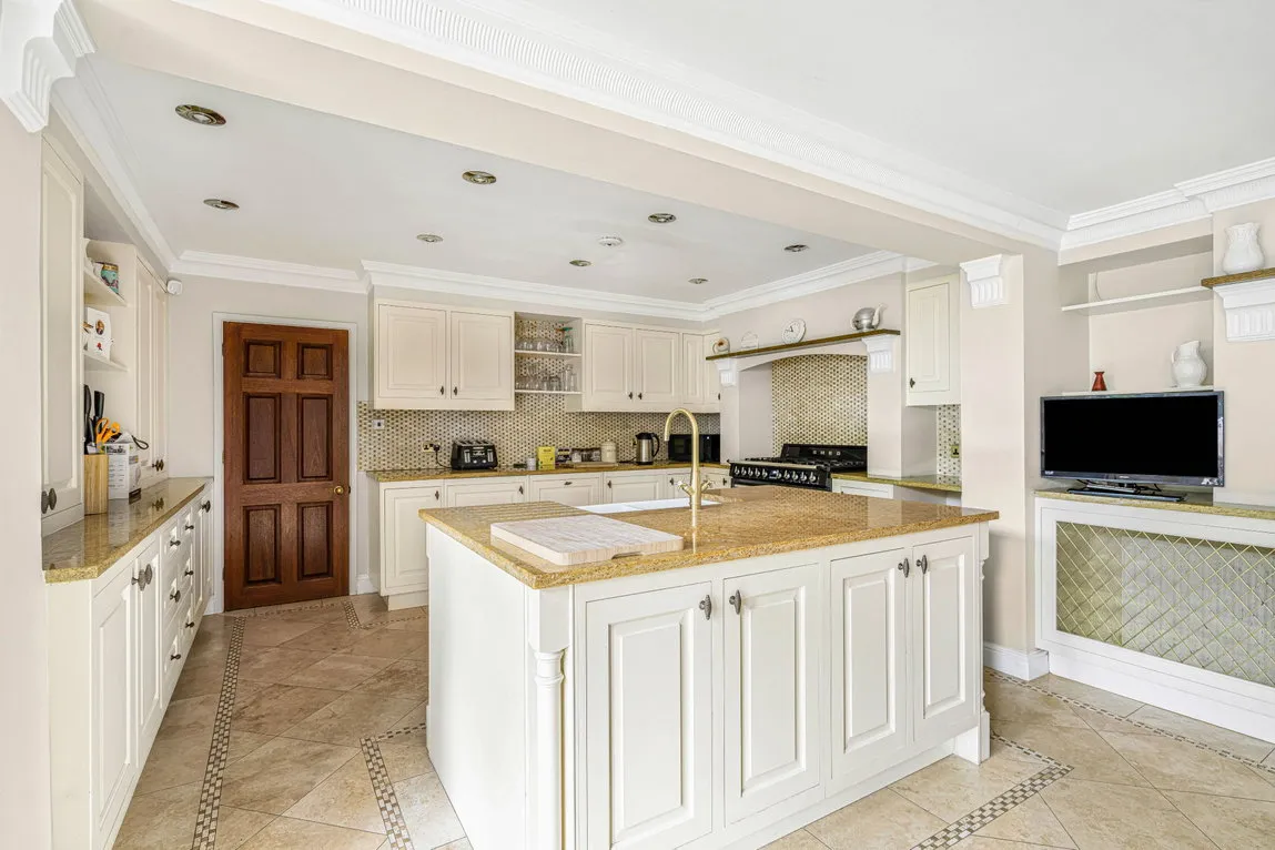 Marlow Road, Cadmore End, High Wycombe, HP14 3PF, photo 6