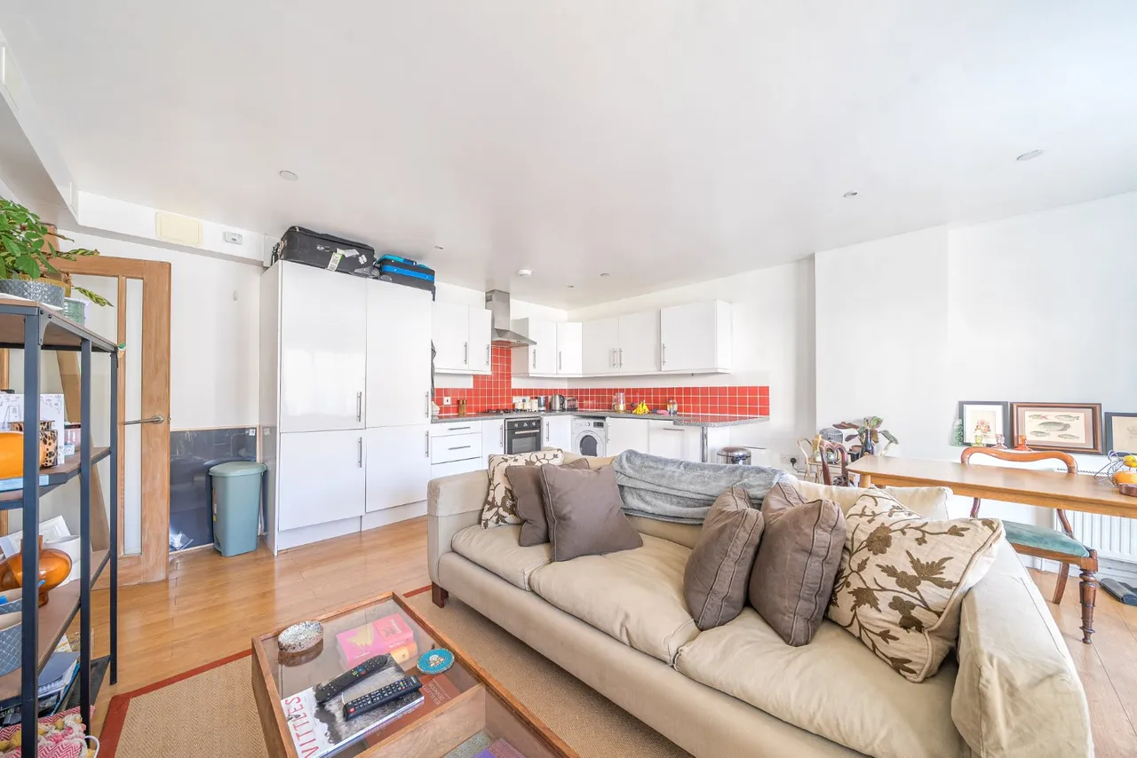 2 bed flat to rent, Furley Road, Peckham, SE15