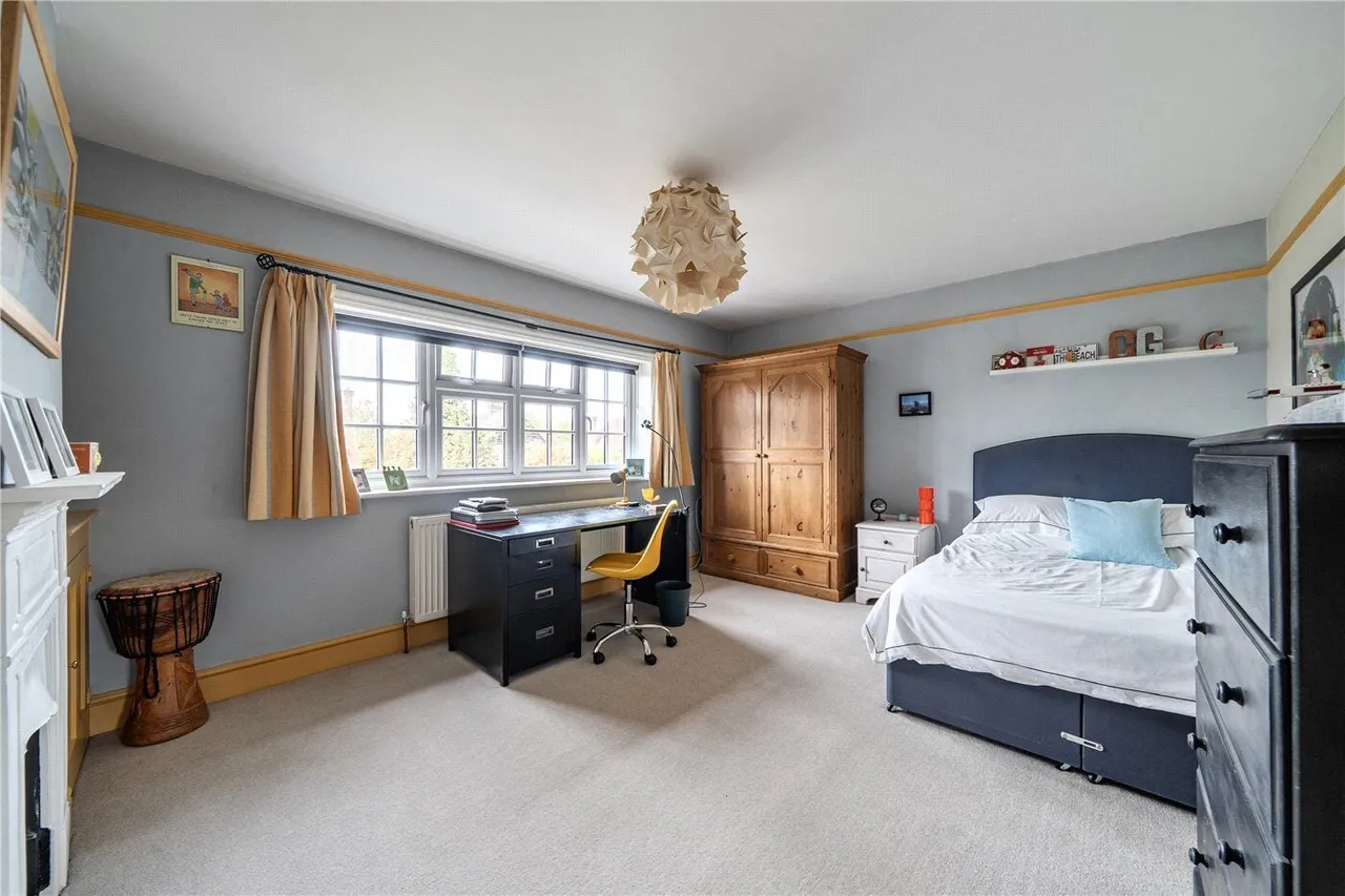 Menin Way, Farnham, GU9, photo 13