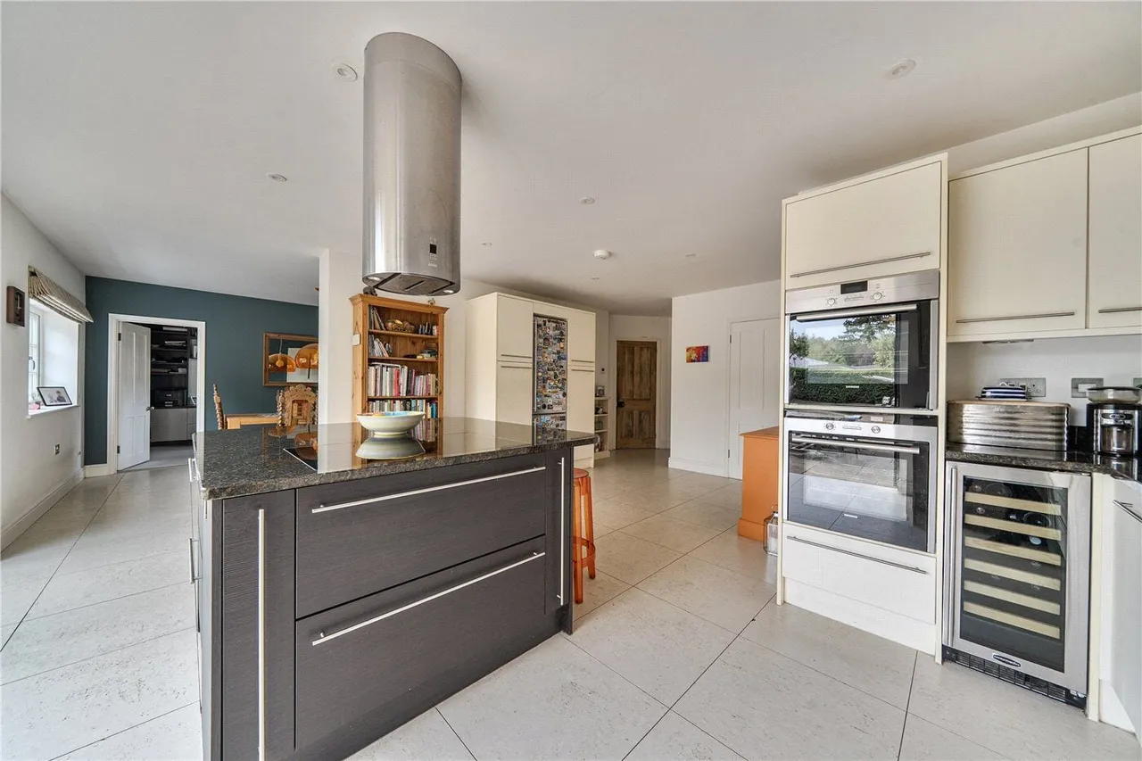 Menin Way, Farnham, GU9, photo 4
