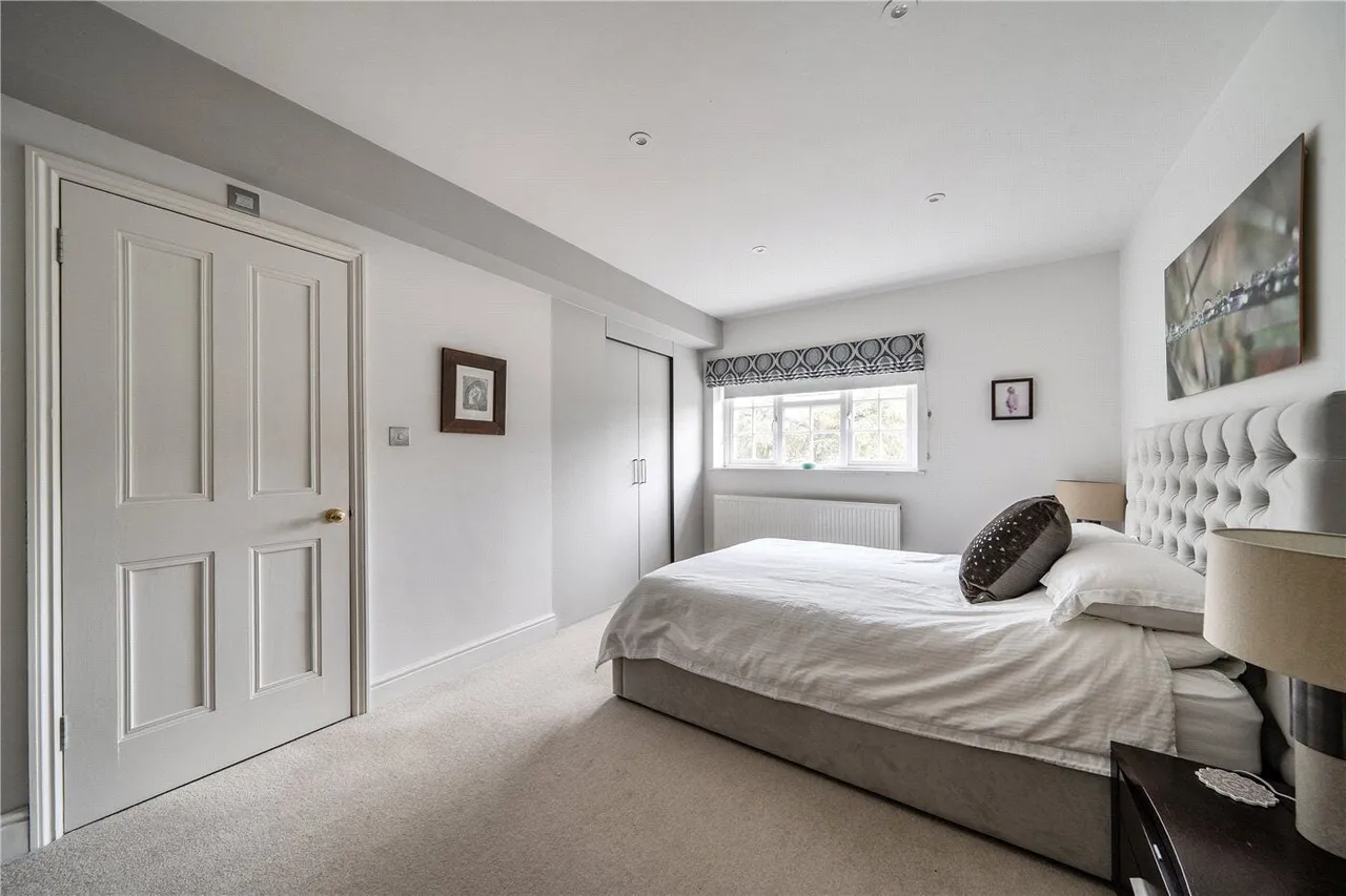 Menin Way, Farnham, GU9, photo 10