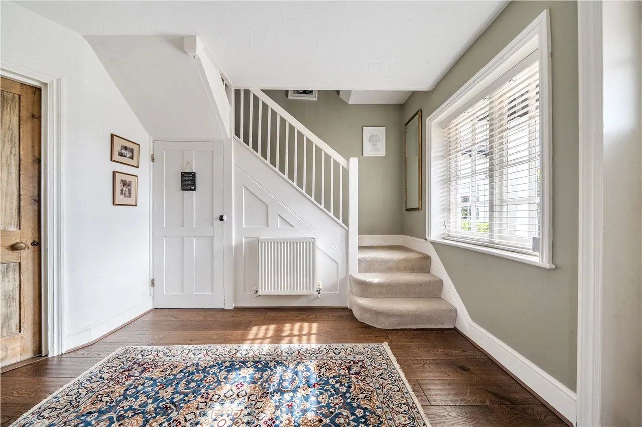 Menin Way, Farnham, GU9, photo 3