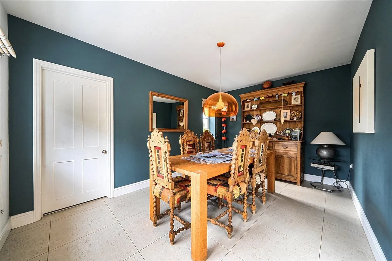 Menin Way, Farnham, GU9, photo 8