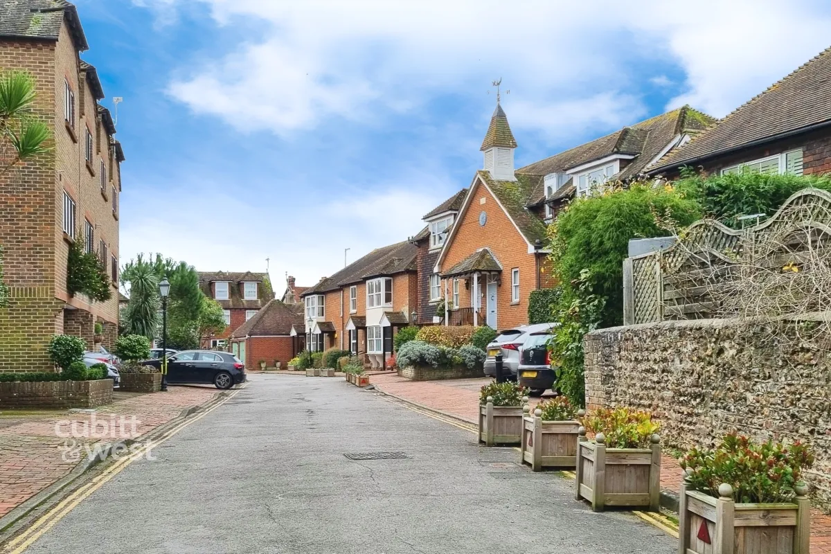2 bed flat to rent, Tarrant Wharf Arundel, BN18