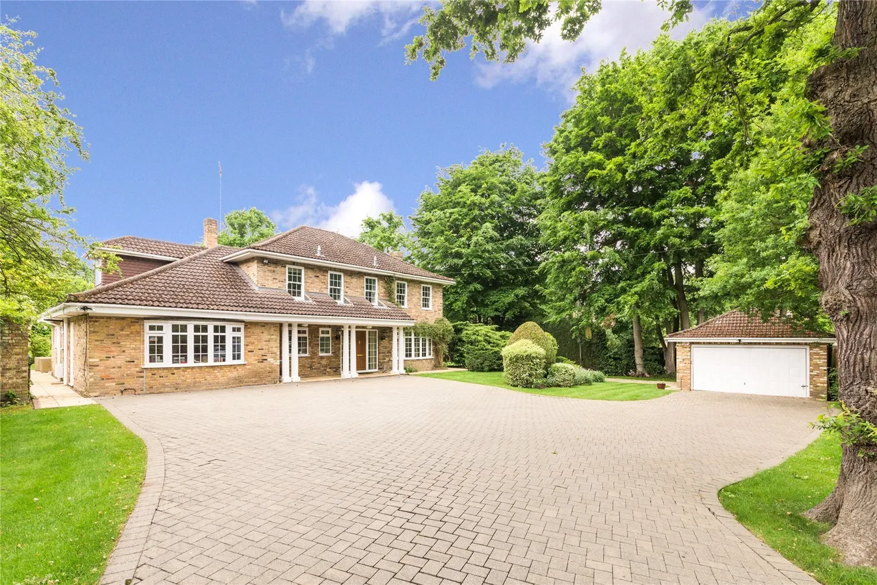 Old Avenue, West Byfleet, Surrey, KT14, photo 2