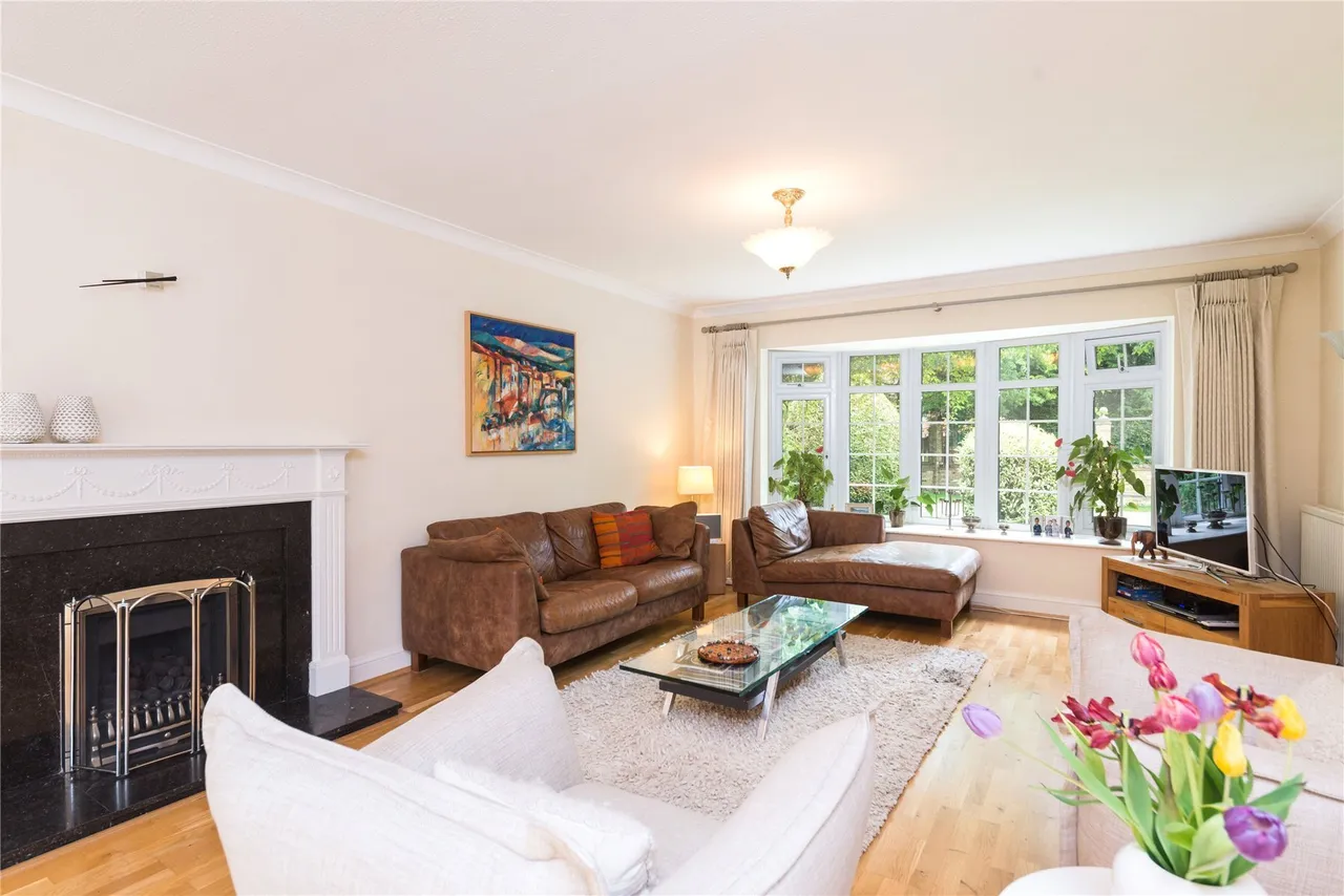 Old Avenue, West Byfleet, Surrey, KT14, photo 3