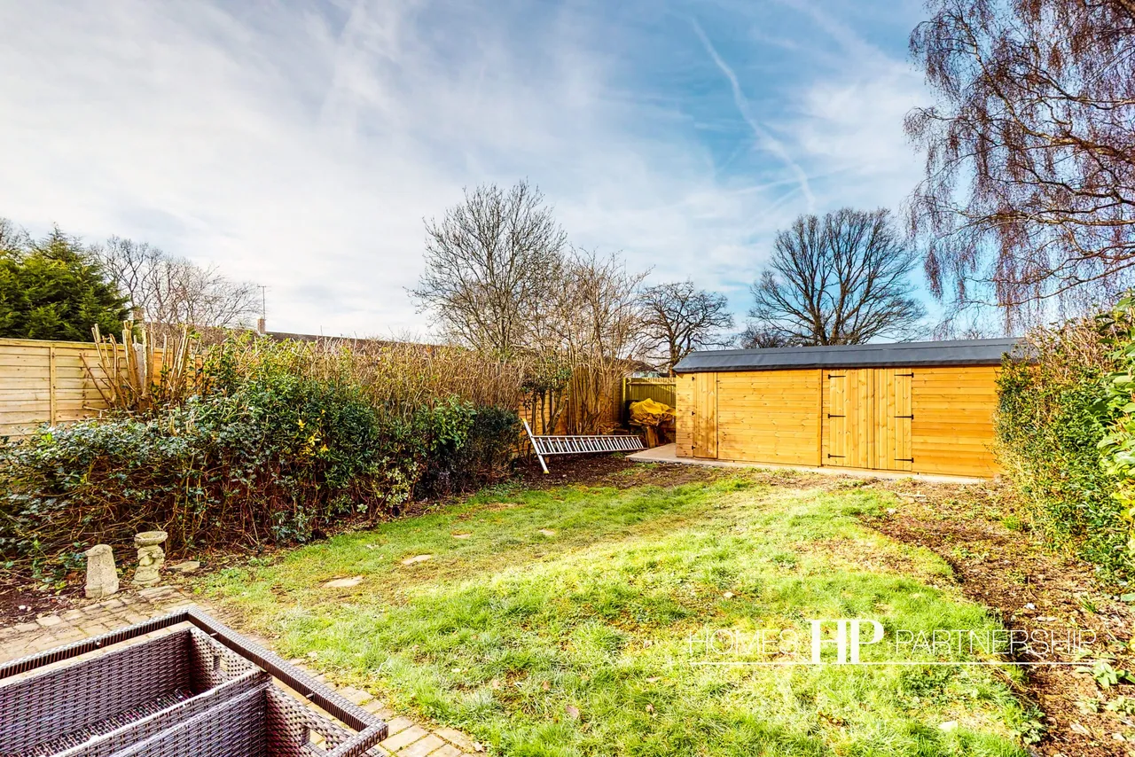 Martyrs Avenue, Langley Green, RH11, photo 6