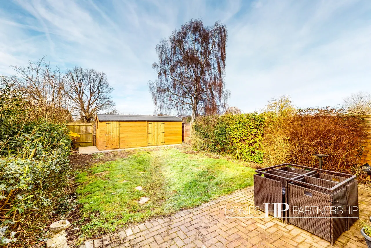 Martyrs Avenue, Langley Green, RH11, photo 5