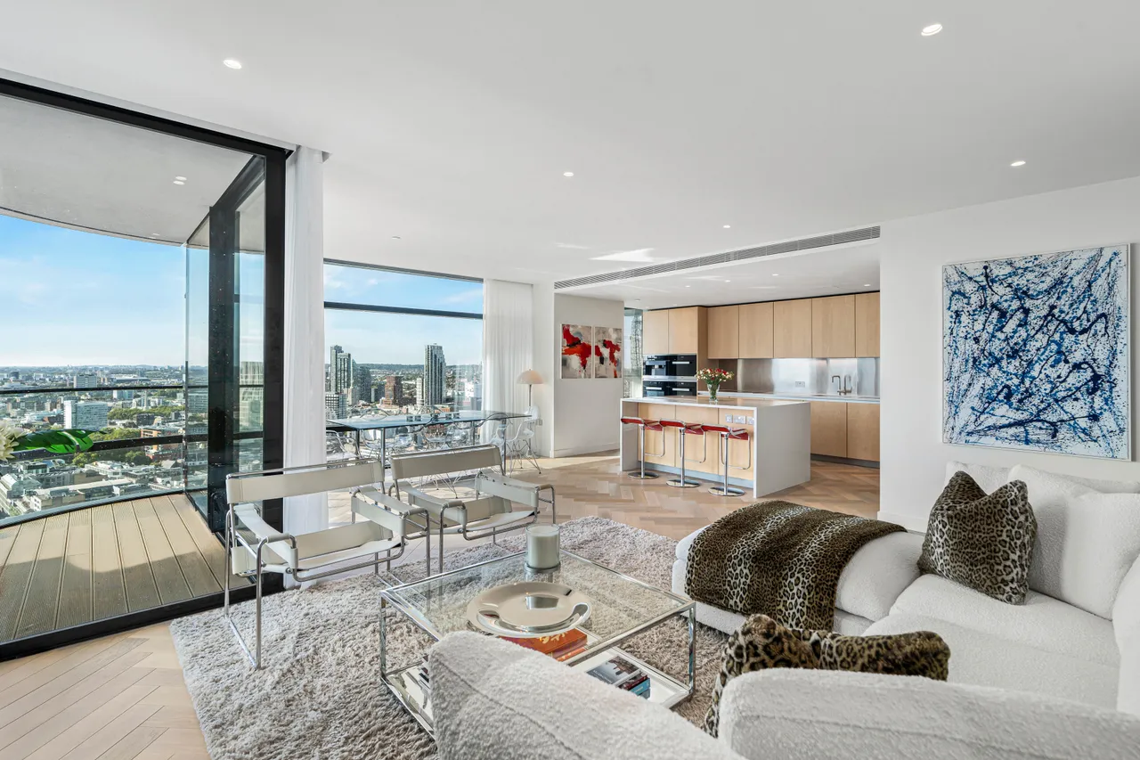 3 bed flat for sale — Principal Tower, Worship Street, Shoreditch, London