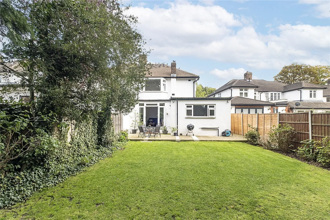 Westcoombe Avenue, London, SW20, photo 2