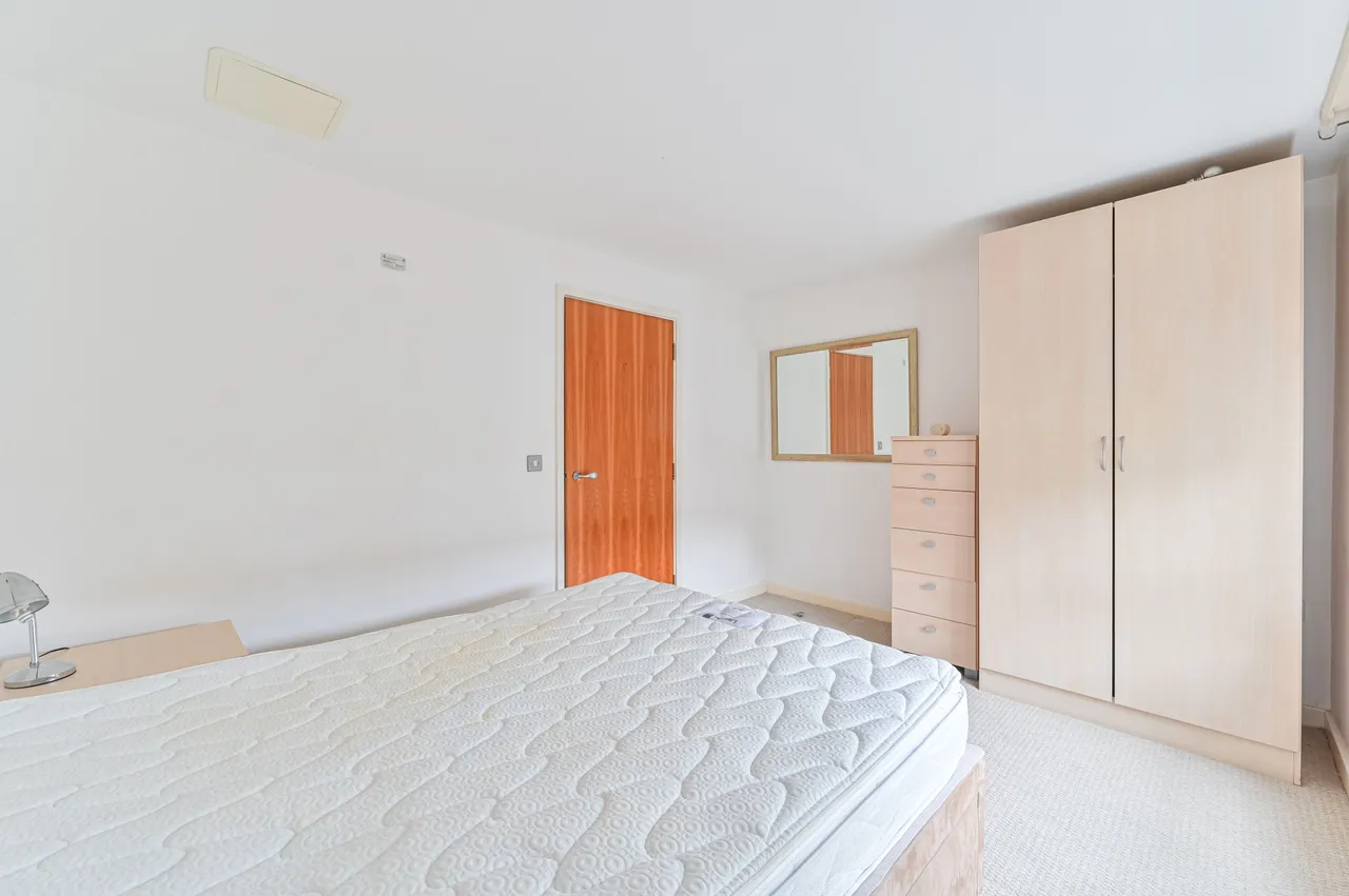 Apartment 20, Building 45, Hopton Road, London, photo 8