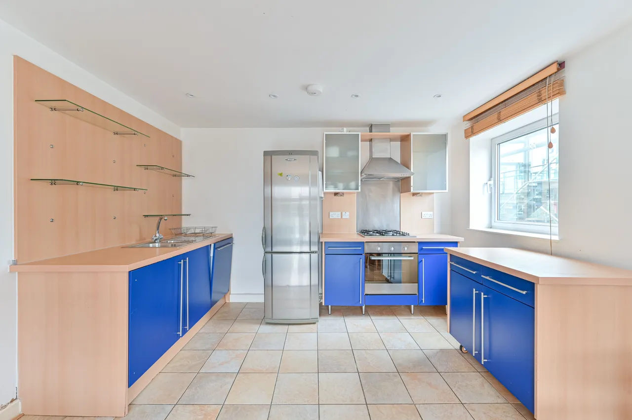 Apartment 20, Building 45, Hopton Road, London, photo 4