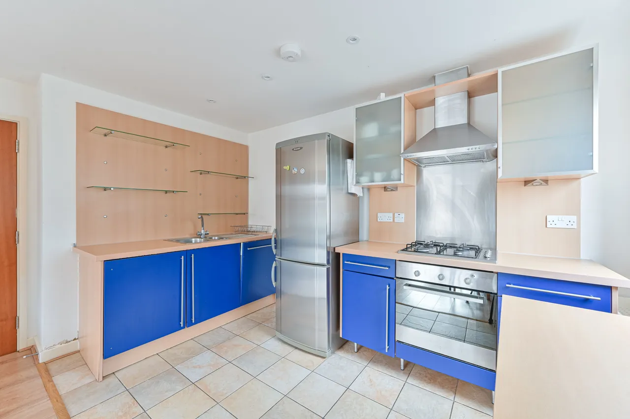 Apartment 20, Building 45, Hopton Road, London, photo 3